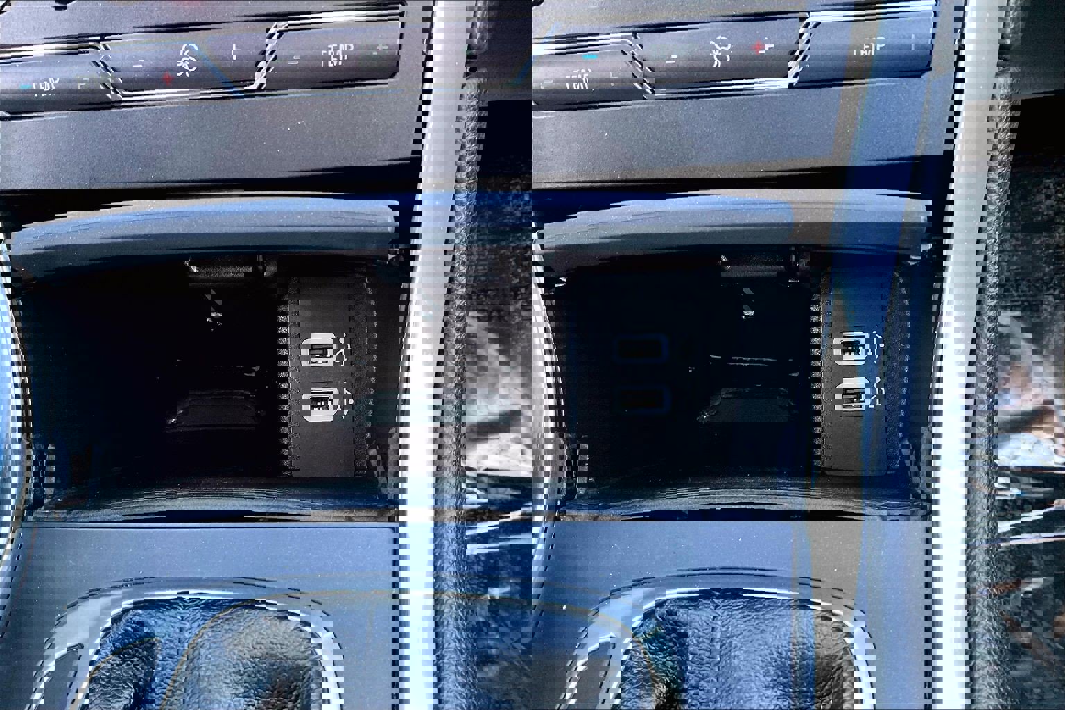 Used 2016 Ford Edge Titanium w/ Equipment Group 302A image 17