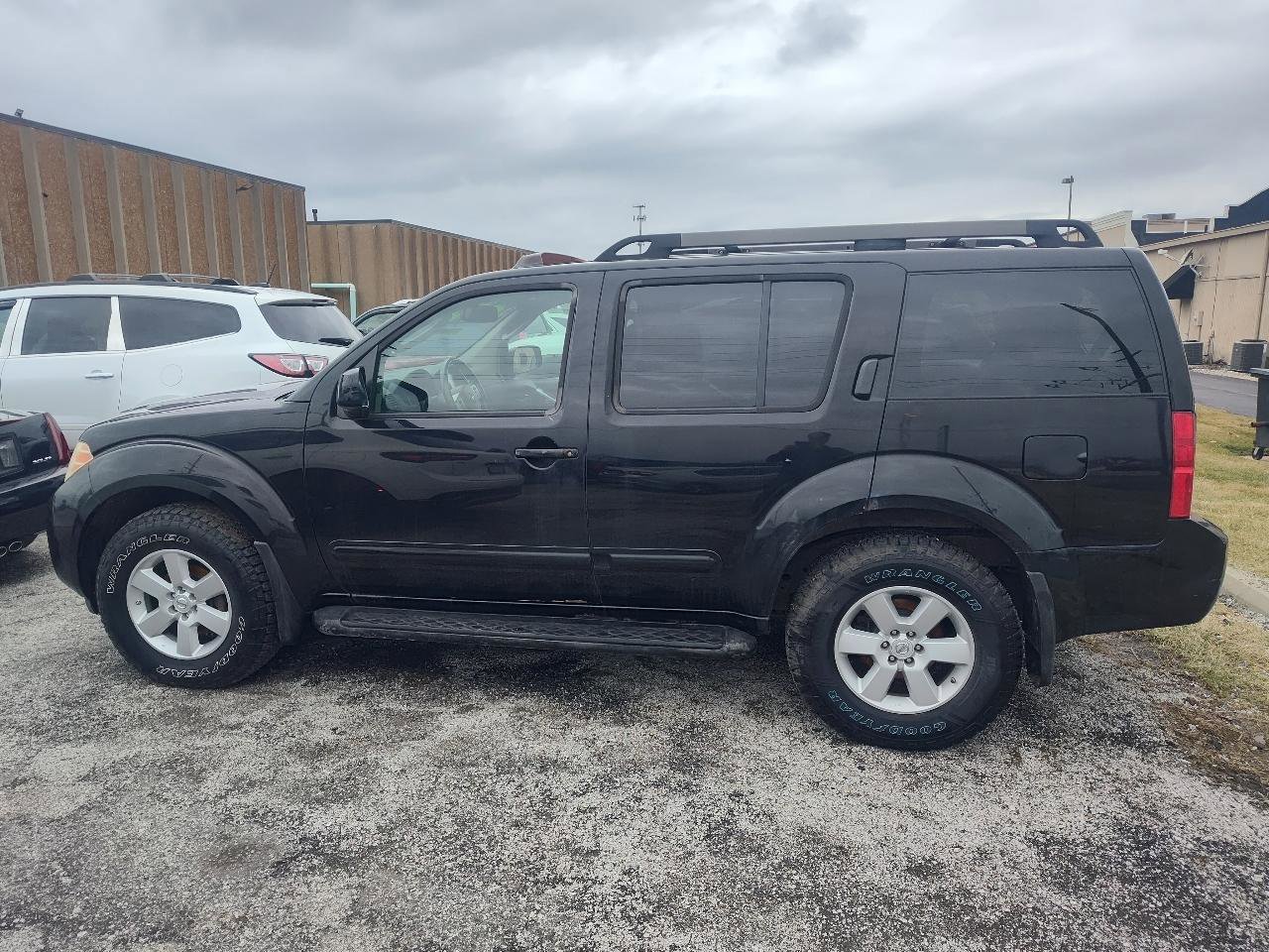 Used 2008 Nissan Pathfinder SE w/ Premium Pkg image 4