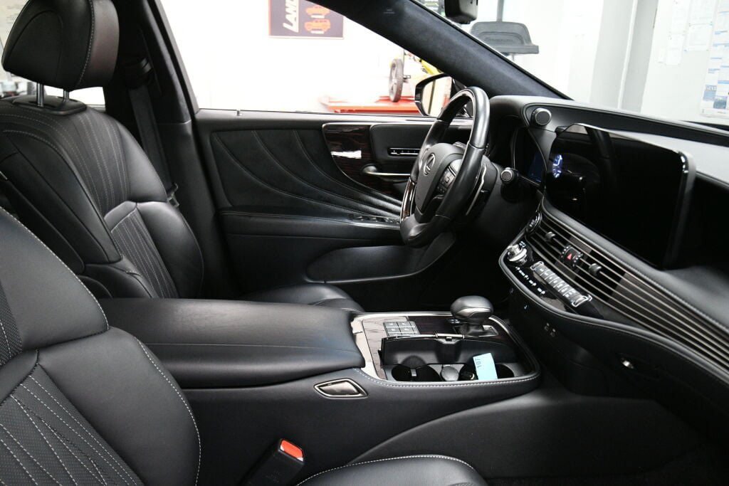 Used 2023 Lexus LS 500 AWD image 31