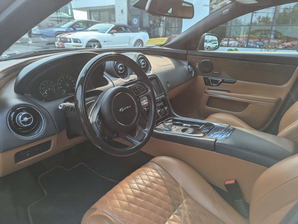 Used 2017 Jaguar XJ L Supercharged RWD image 15