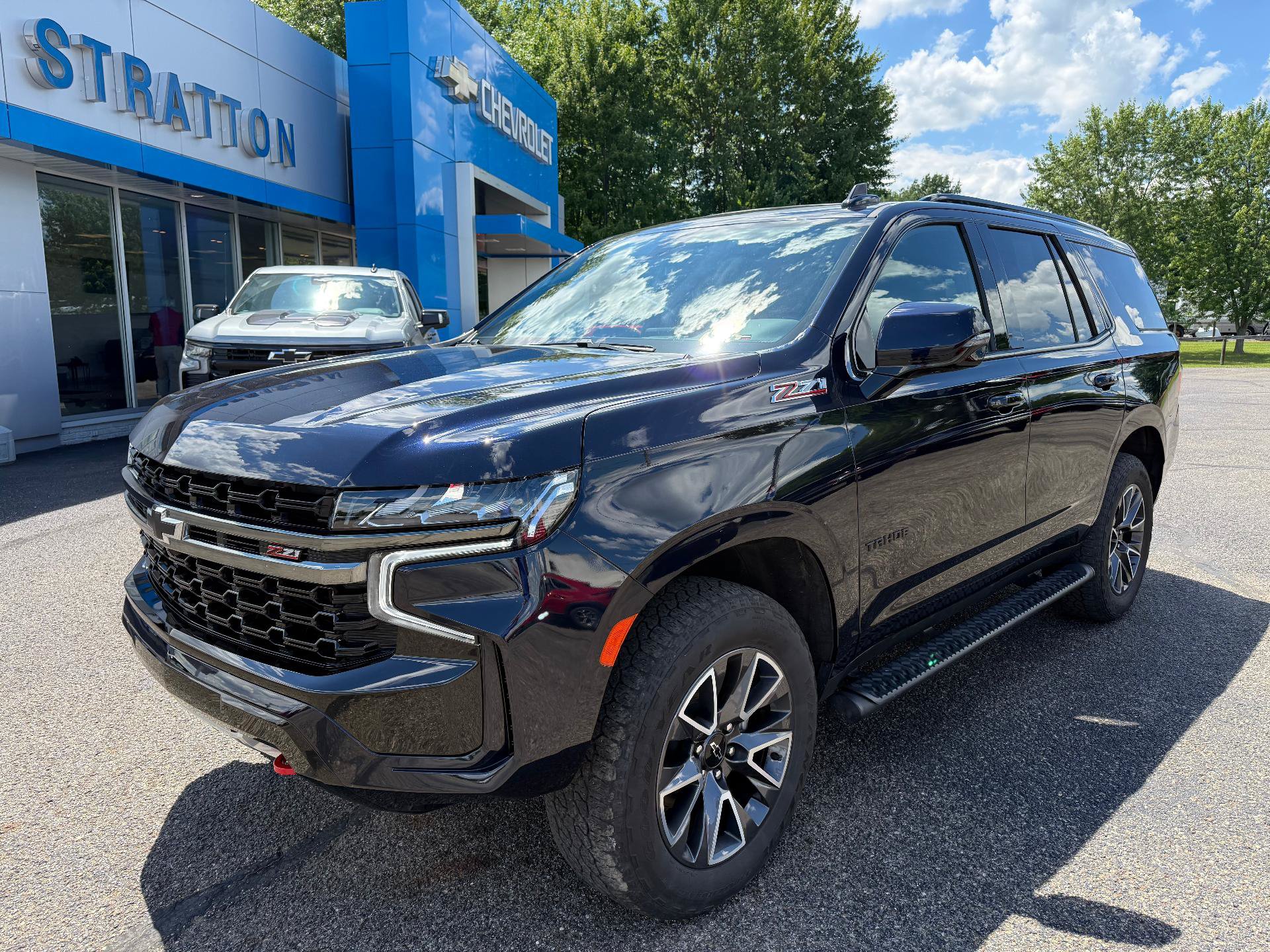Certified 2022 Chevrolet Tahoe Z71 w/ Luxury Package AWD/4WD image 1