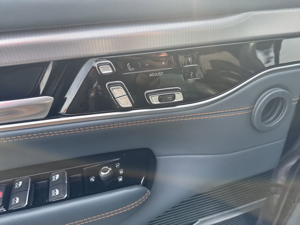 Used 2022 Jeep Grand Wagoneer Series III w/ Rear Seat Video Group 1 image 30