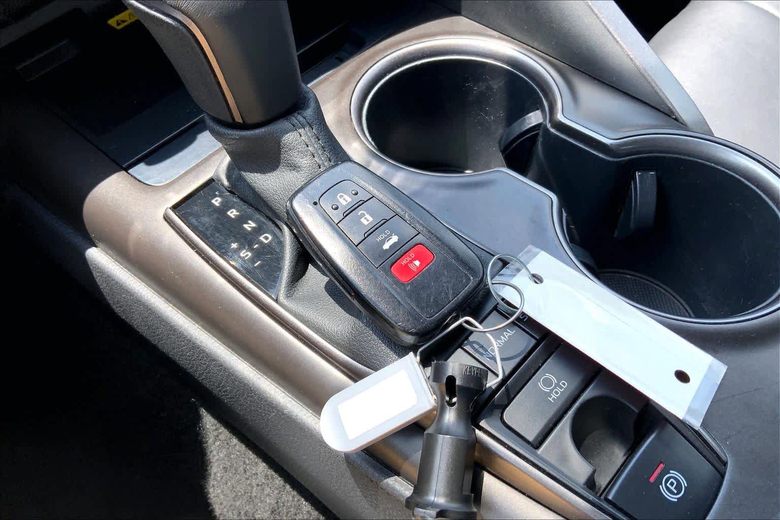 Used 2023 Toyota Camry XSE FWD image 15