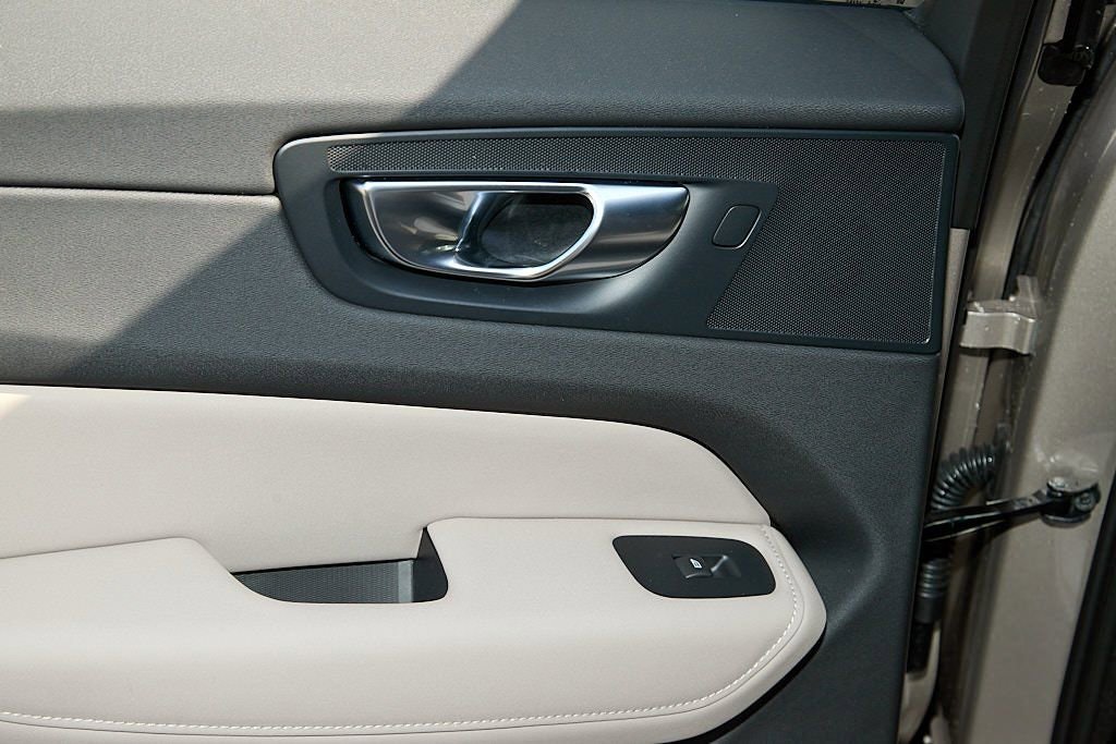 New 2026 Volvo XC60 T8 Plus w/ Protection Package Premier image 19