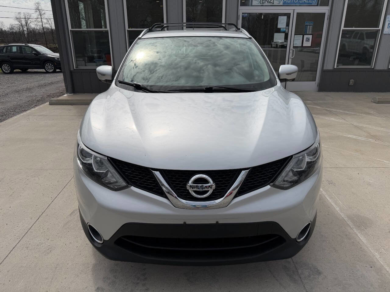 Used 2018 Nissan Rogue Sport SV w/ SV Technology Package AWD/4WD image 2
