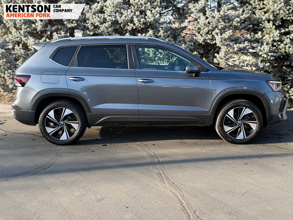 Used 2025 Volkswagen Taos SE image 11