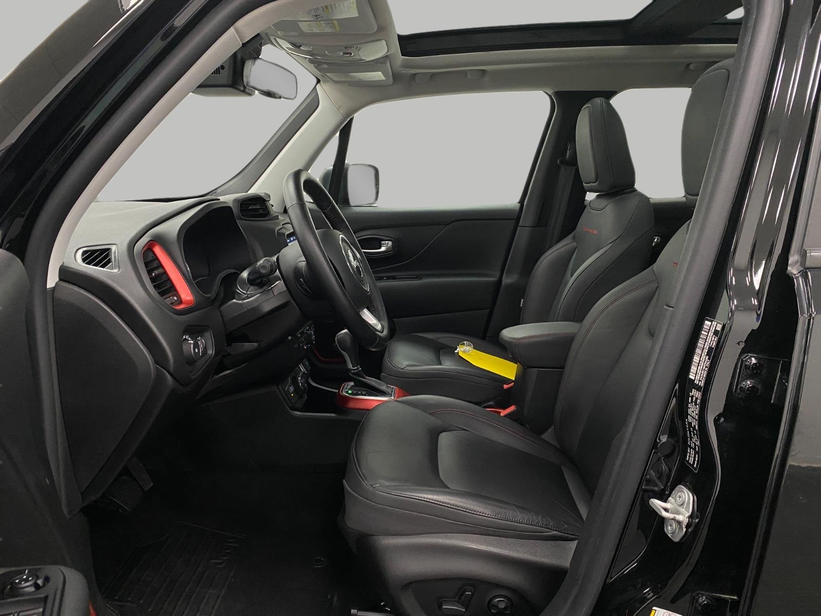 Used 2019 Jeep Renegade Trailhawk AWD/4WD image 28