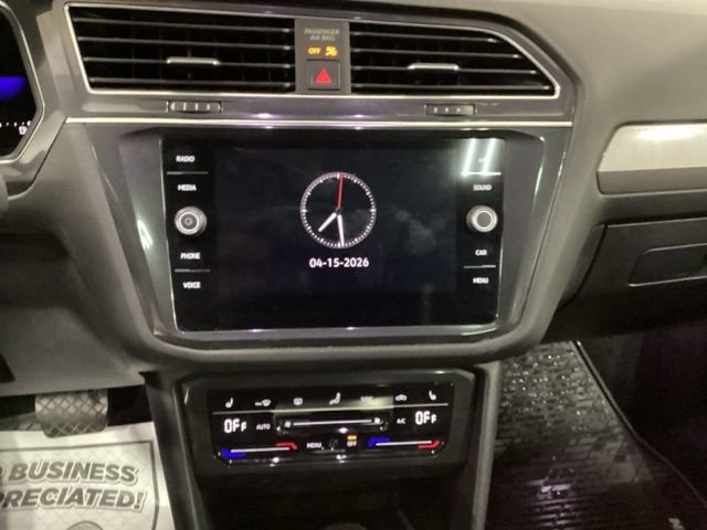 Used 2023 Volkswagen Tiguan SE w/ Panoramic Sunroof Package image 9