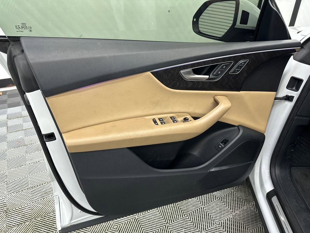 Used 2019 Audi Q8 Premium Plus w/ Premium Plus AWD/4WD image 11