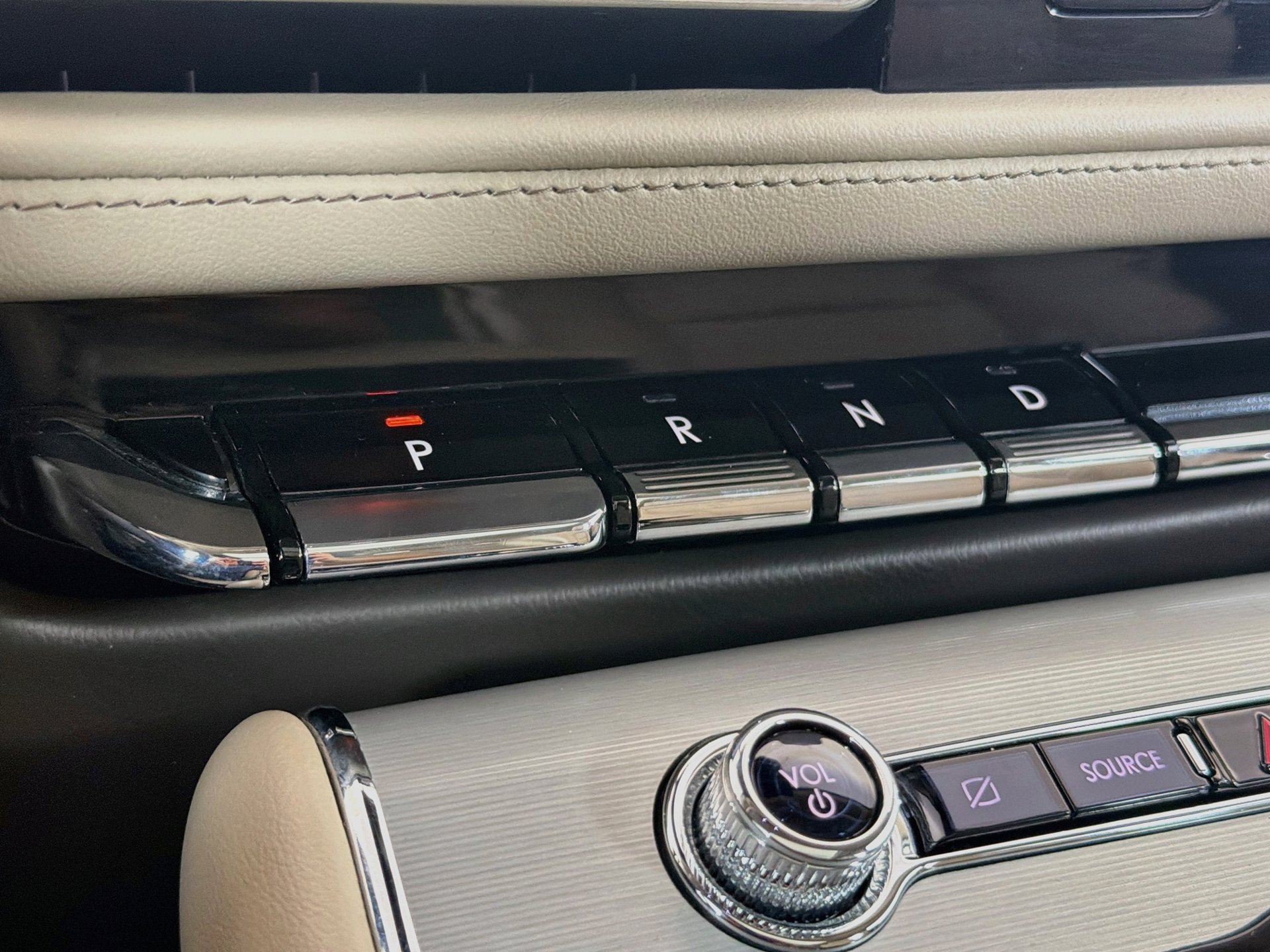 Used 2023 Lincoln Aviator 2WD w/ Premium Package image 28