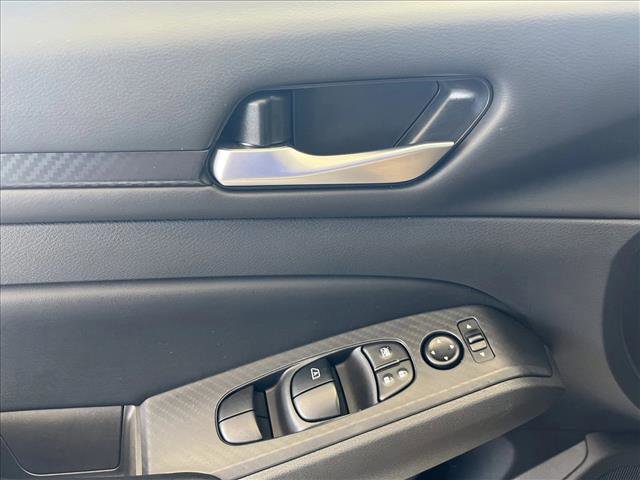 Used 2025 Nissan Altima 2.5 SV image 16