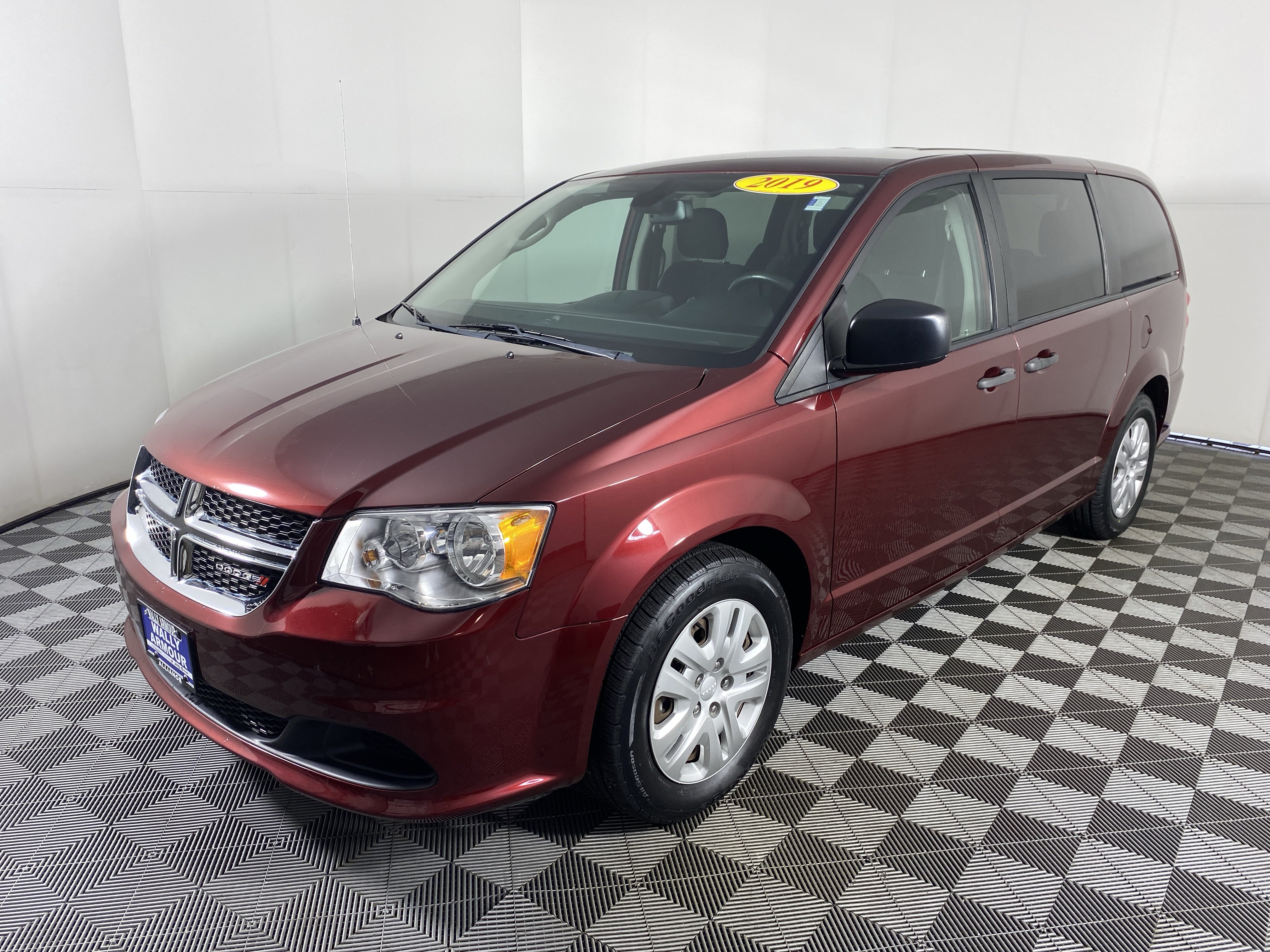 Used 2019 Dodge Grand Caravan SE w/ UConnect Hands-Free Group FWD image 8