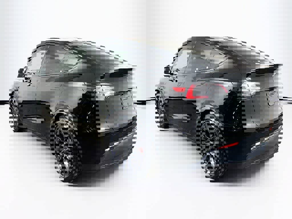 Used 2024 Tesla Model Y Performance image 4