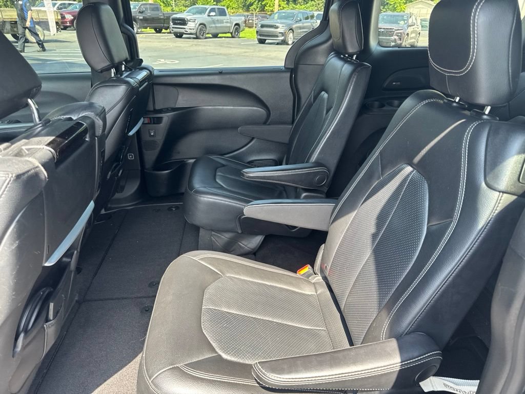 Used 2019 Chrysler Pacifica Touring-L Plus w/ Advanced Safetytec Group FWD image 10