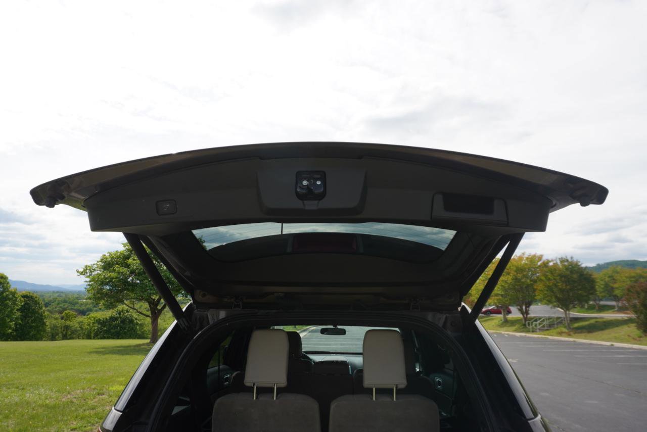 Used 2015 Ford Explorer XLT w/ Equipment Group 202B FWD image 23