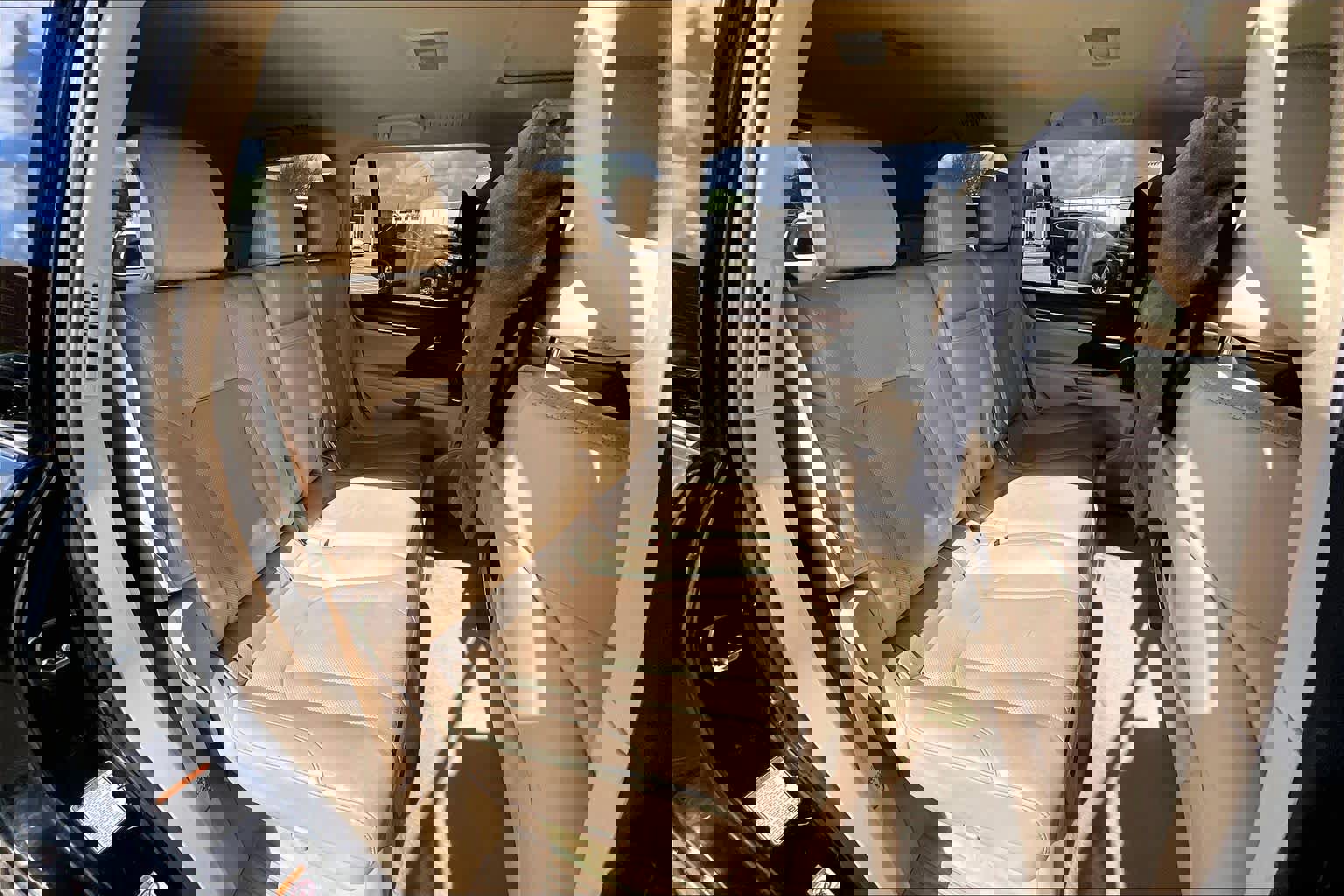 Used 2017 Lexus LX 570 4WD w/ Luxury Package image 20