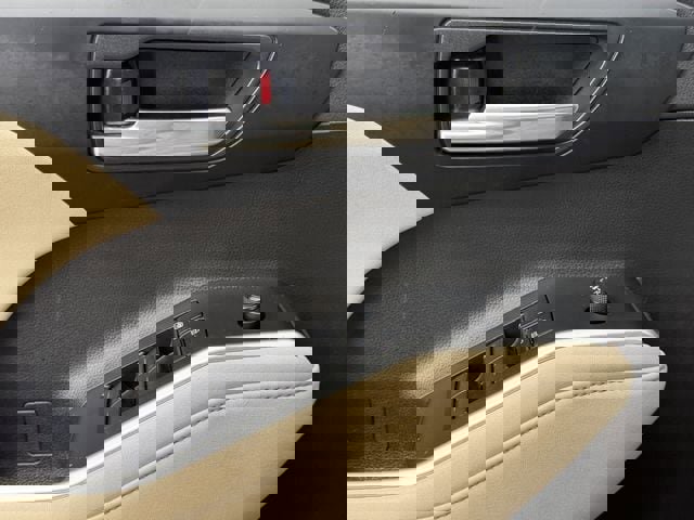 Used 2023 Toyota Highlander XLE image 24