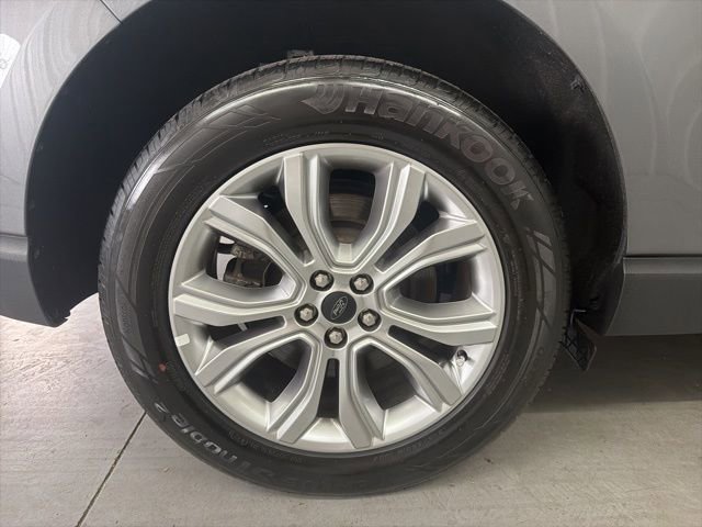 Used 2024 Ford Edge Titanium image 12