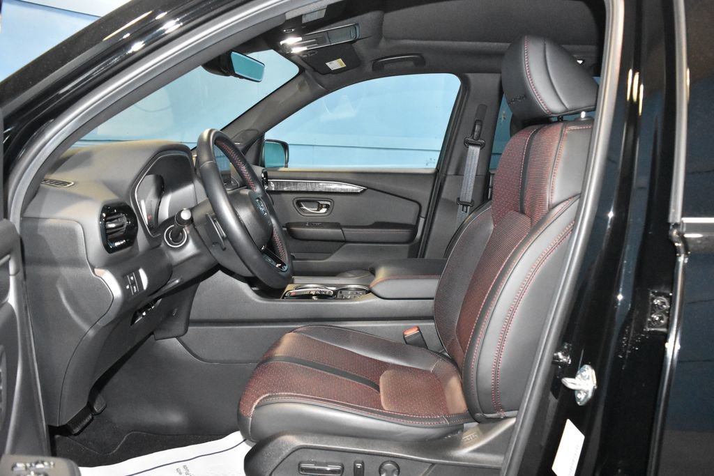Used 2025 Honda Pilot Black Edition image 7