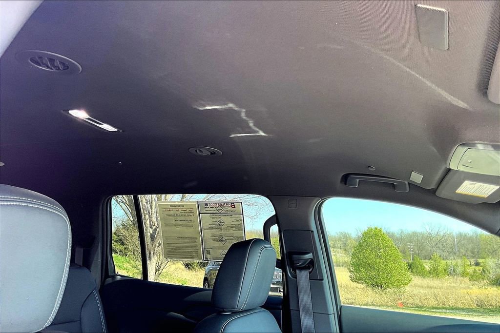 Used 2025 Chevrolet Traverse LT image 19