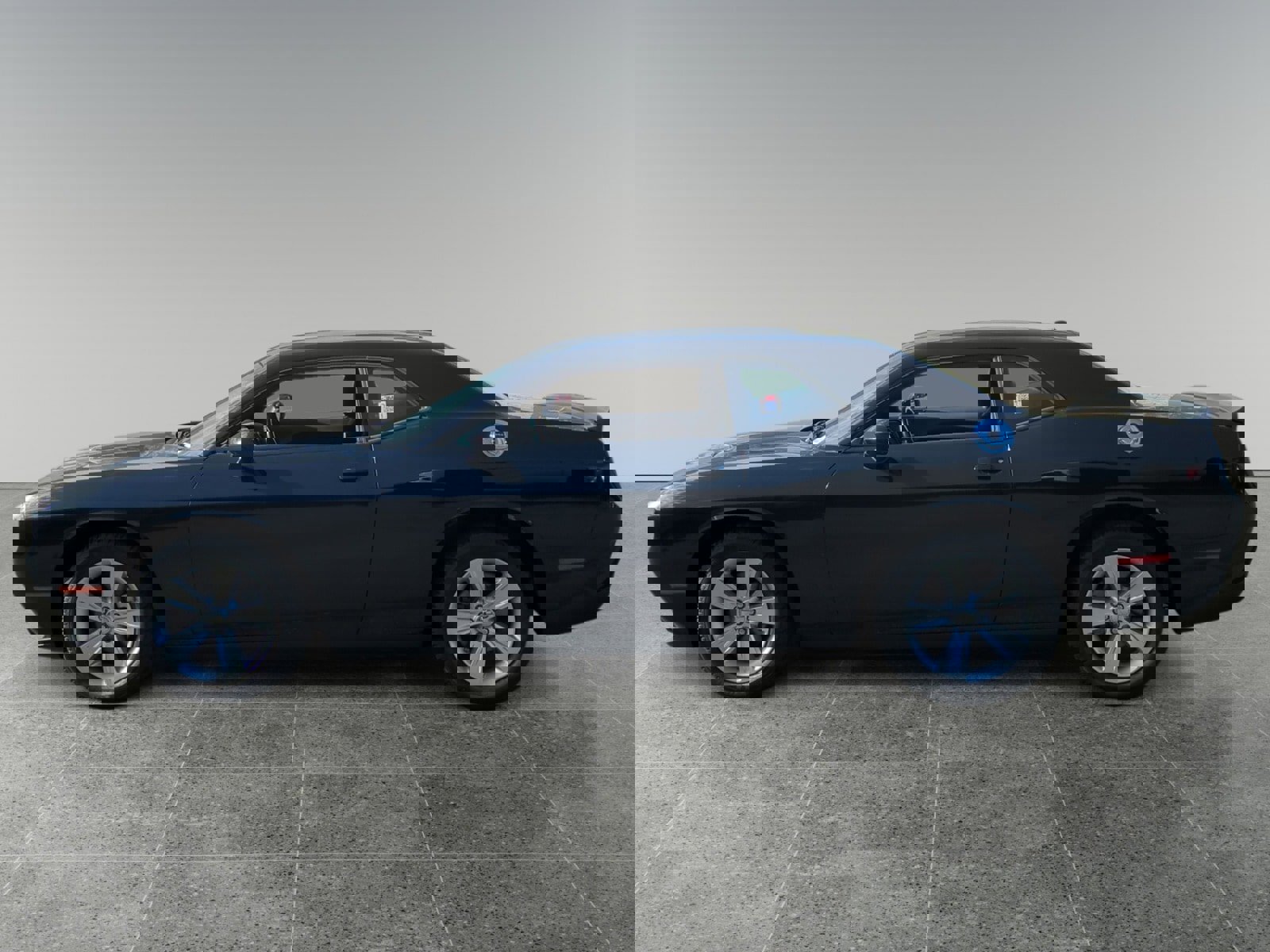 Used 2023 Dodge Challenger SXT image 4