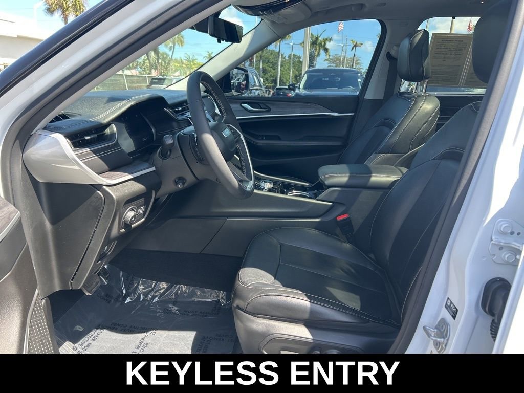 Certified 2023 Jeep Grand Cherokee Limited w/ Luxury Tech Group II image 10