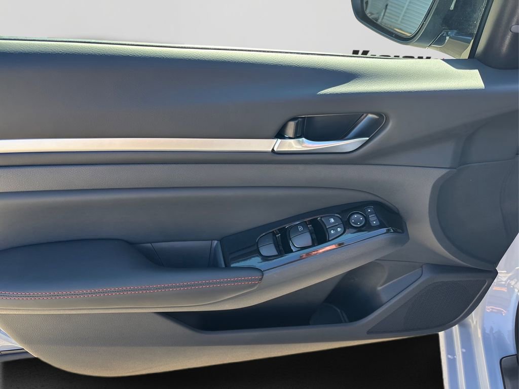 New 2025 Nissan Altima 2.5 SR image 22