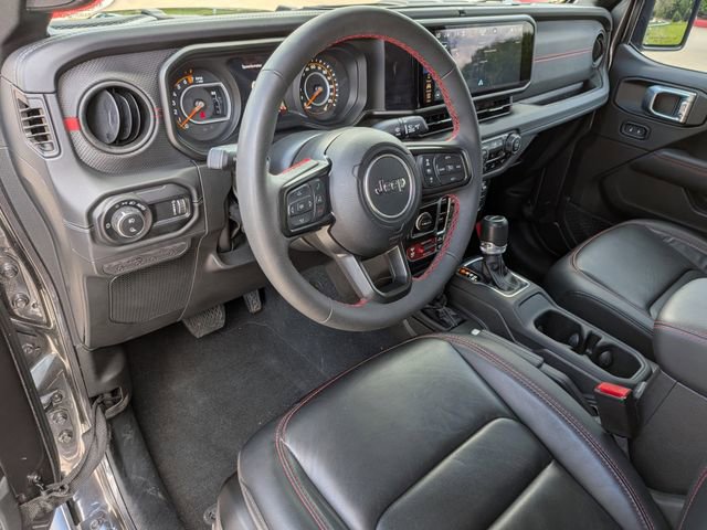 Used 2024 Jeep Gladiator Rubicon AWD/4WD image 12