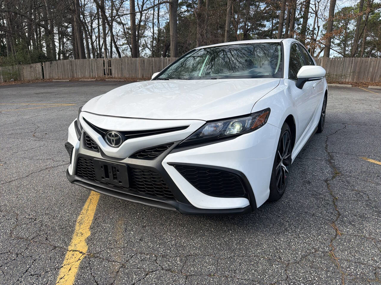 Used 2023 Toyota Camry SE image 1