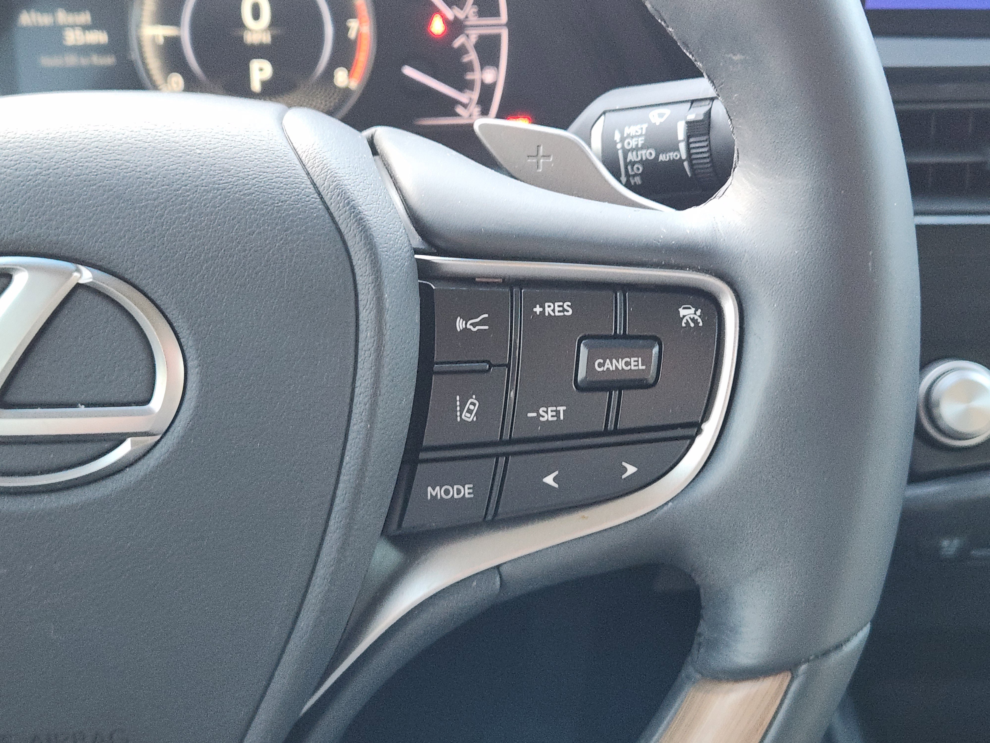 Used 2024 Lexus ES 350 w/ Luxury Package image 38