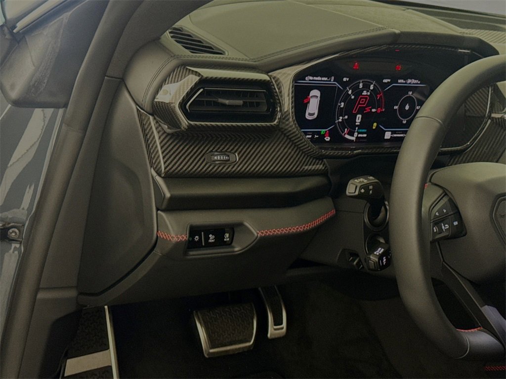 Used 2025 Lamborghini Urus SE image 10