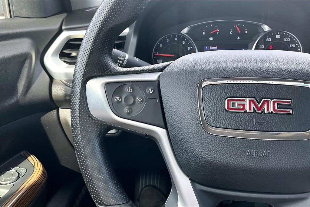Used 2023 GMC Acadia SLE image 18