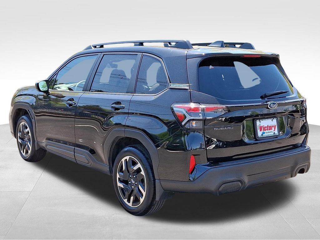 Used 2025 Subaru Forester Premium AWD/4WD image 4