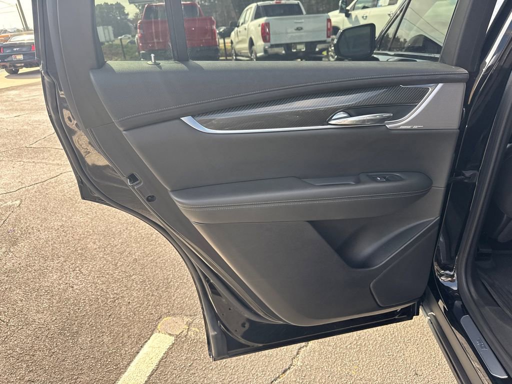 Used 2022 Cadillac XT6 Sport w/ Technology Package image 23