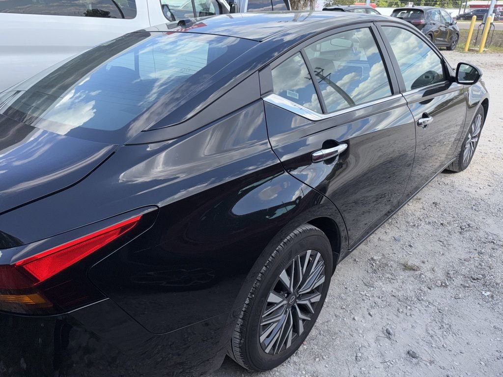 Used 2025 Nissan Altima 2.5 SV FWD image 8