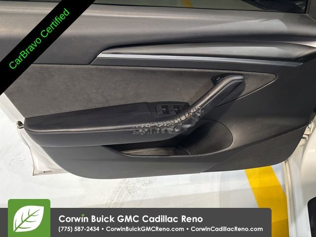 Used 2022 Tesla Model 3 Performance image 9