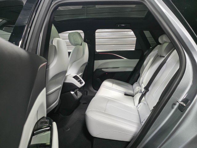 Used 2024 Cadillac Lyriq Luxury image 15