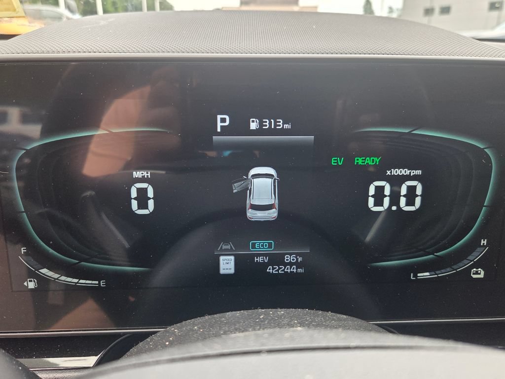 Used 2023 Kia Niro SX Touring FWD image 18