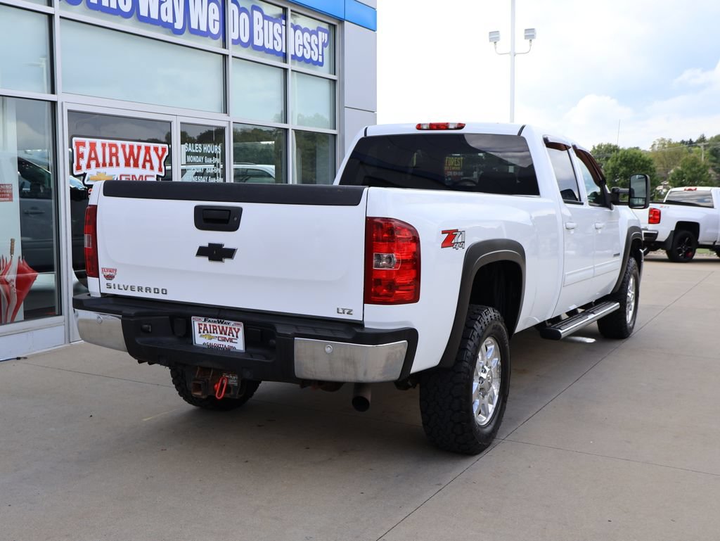 Used 2014 Chevrolet Silverado 2500 LTZ w/ LTZ Plus Package AWD/4WD image 3