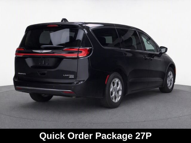 Used 2024 Chrysler Pacifica Limited AWD/4WD image 3