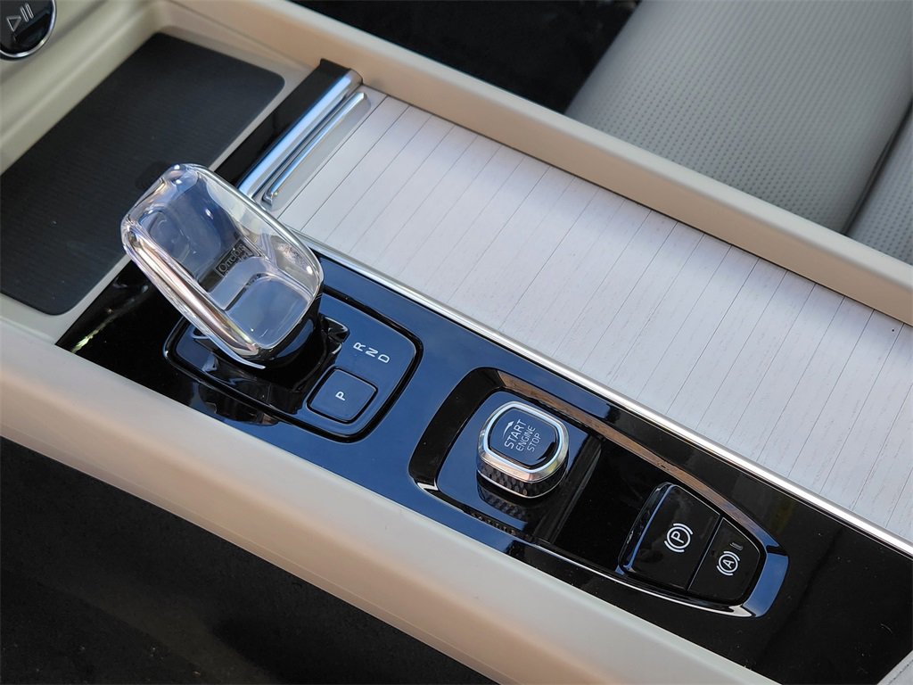 New 2026 Volvo XC60 B5 Ultra w/ Climate Package image 16