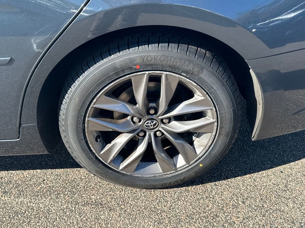 Used 2019 Toyota Avalon XLE w/ Moonroof Package image 38