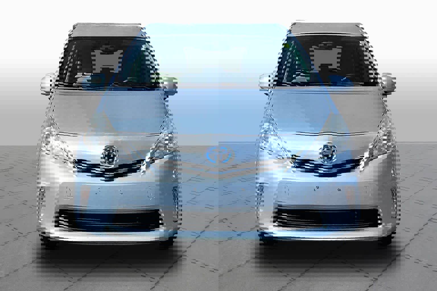 Used 2012 Toyota Prius V Two FWD image 3