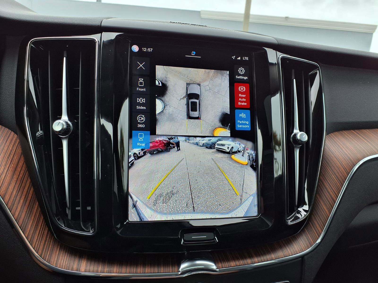 Certified 2024 Volvo XC60 B5 Plus w/ Climate Package image 27