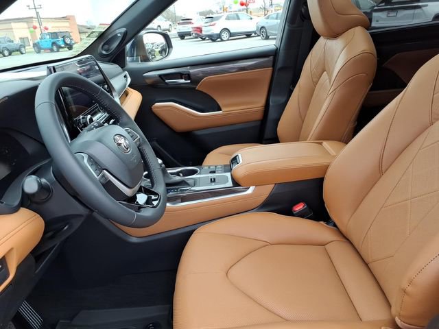 New 2026 Toyota Highlander Platinum image 15