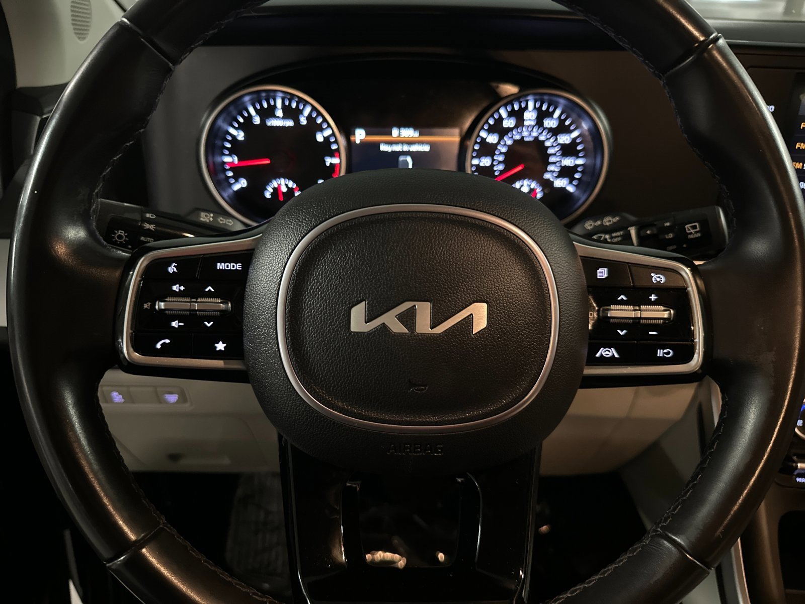 Certified 2024 Kia Carnival LX image 23