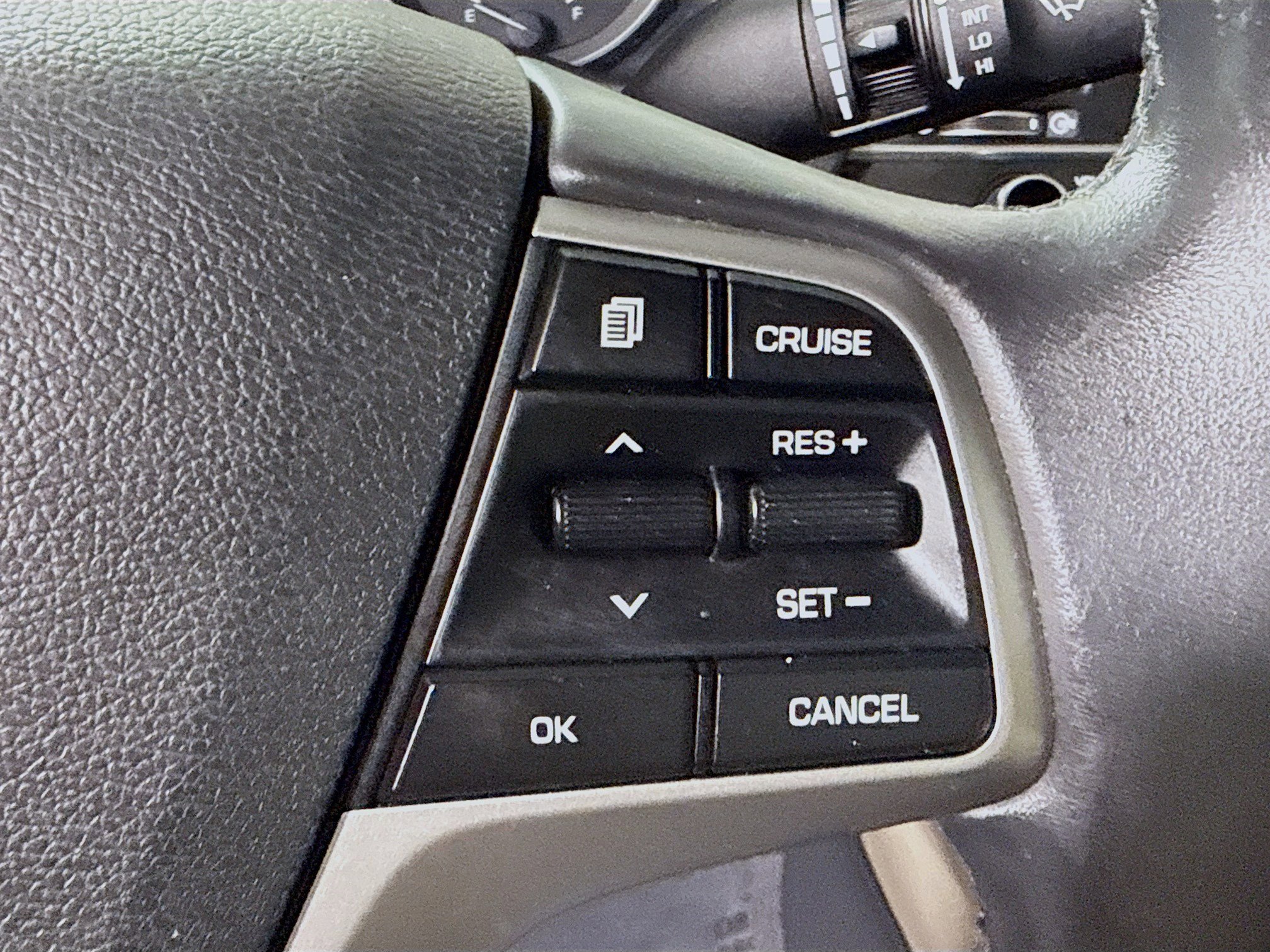 Used 2017 Hyundai Elantra Limited image 15