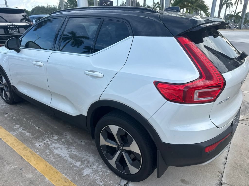 Used 2023 Volvo XC40 B5 Plus w/ Driver Assist Package AWD/4WD image 5