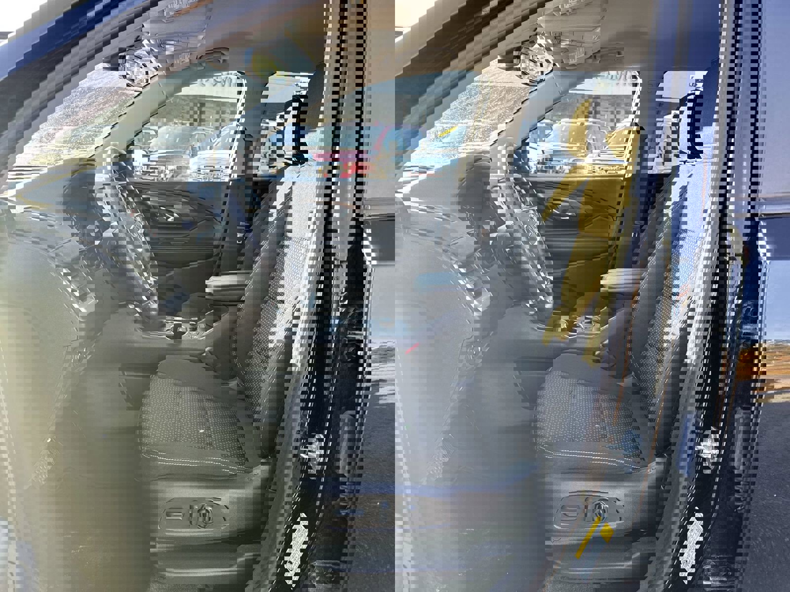 Used 2022 GMC Terrain SLE w/ Driver Convenience Package image 16