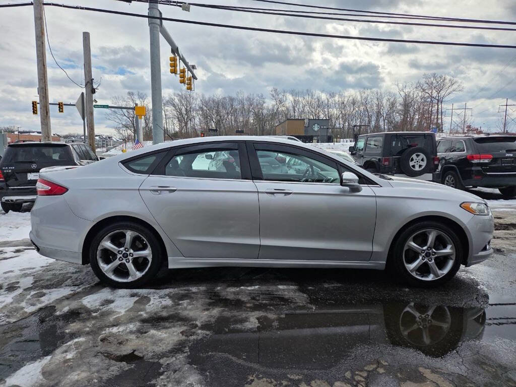 Used 2015 Ford Fusion SE w/ Equipment Group 201A image 6